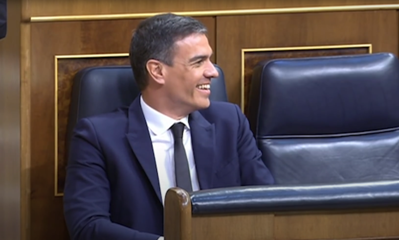 Photo of Pedro Sánchez se ríe a carcajadas cuando Casado le recuerda las cifras del paro